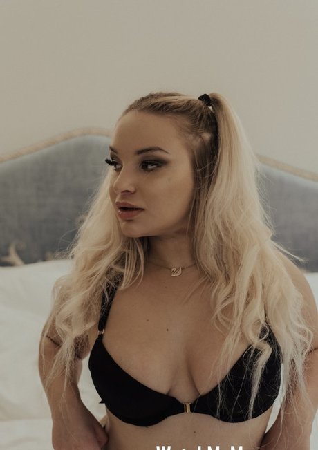 MiaNestiBaka xxx pornstar pictures