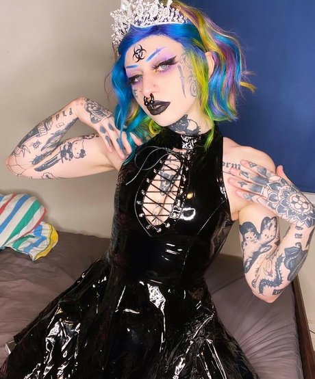 Piaisevil nice model picture