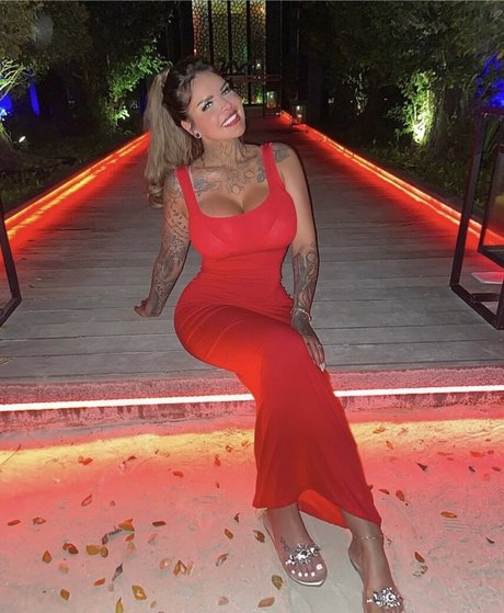 Laura Whifrey nude actress galleries