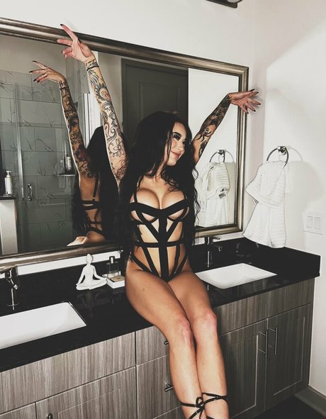 Lindsay Laurent star nude img