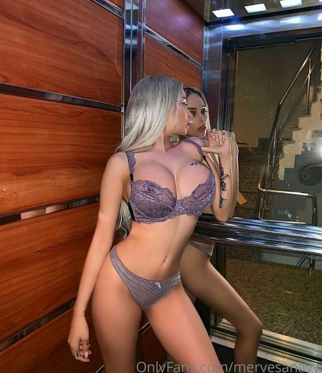 Merve Sanay model naked photo