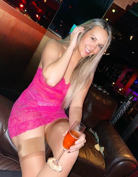 moderndayhousewife nude pornstar pictures