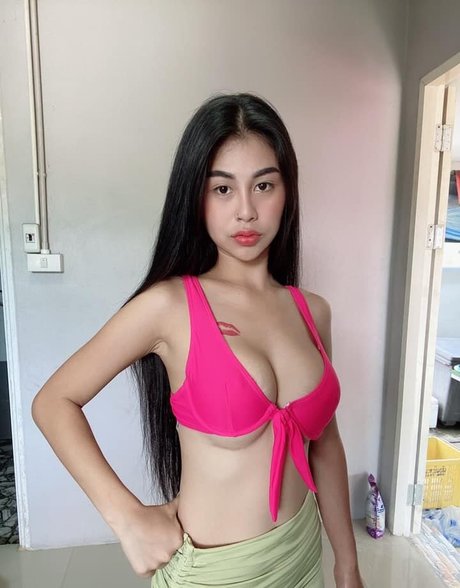 Oil Paphavee Chaimongkol hd pornstar image