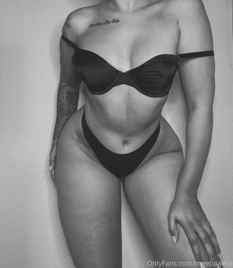 inherbedroomm star best pic