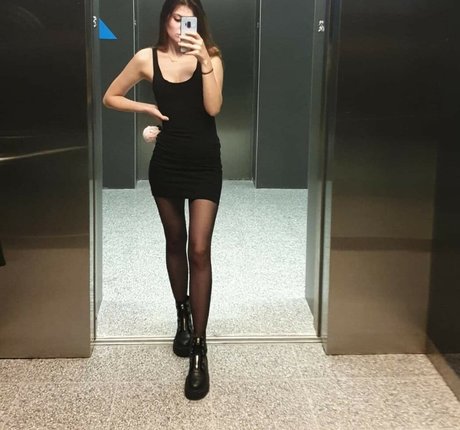 BabyyyGorilla pornographic actress pic