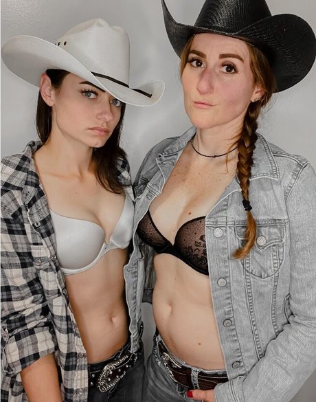 Mia Fraya Woods model naked photos