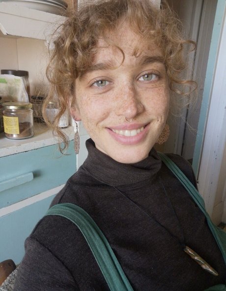 NovaOnasi free actress image