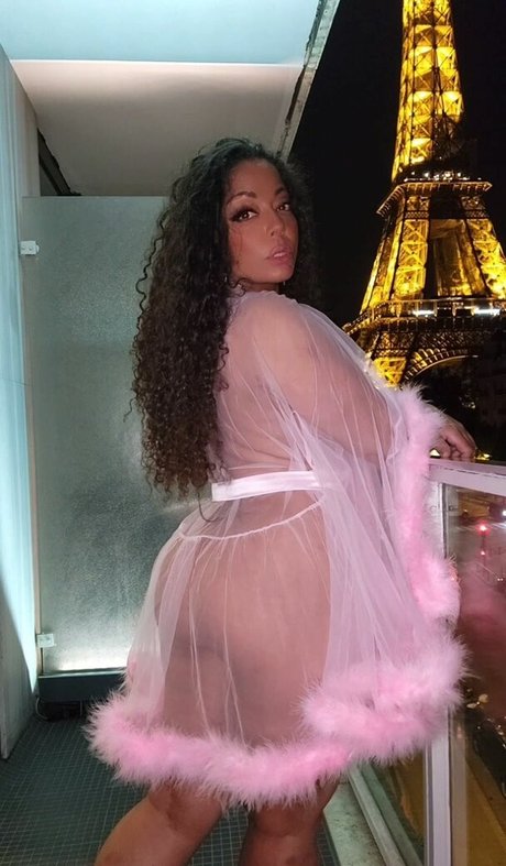 Scarlet SpyderQueen model adult picture