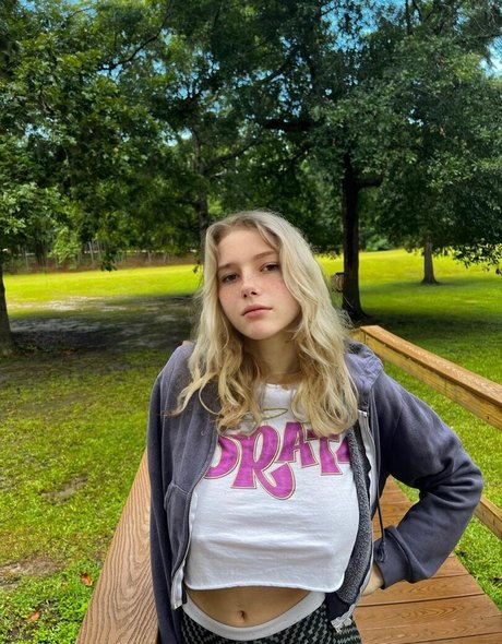 goddesszooe model art photo