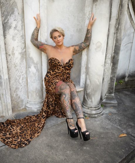 Tricia Anne star top images