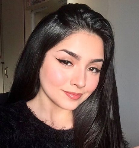 Flores Isabella98 xxx pornstar img