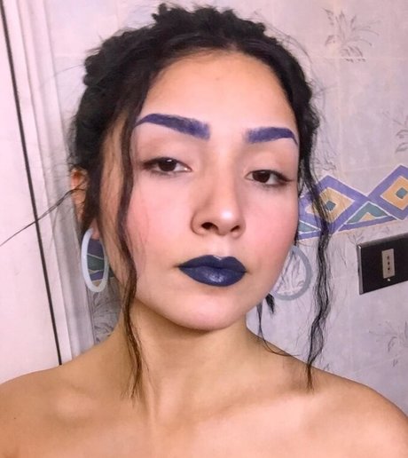 Flores Isabella98 xxx pornstar img