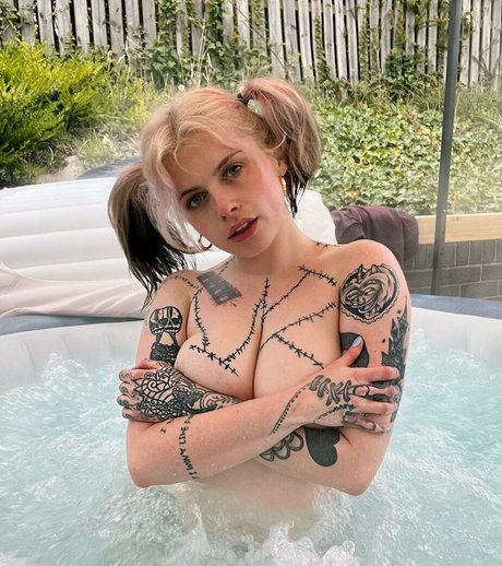 Miss Marilyn pornographic model photo