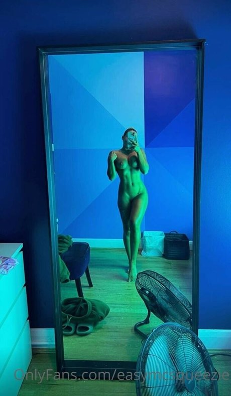 Emily McCarthy hot actress image