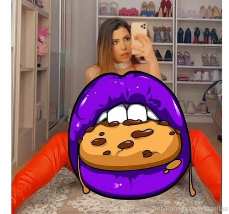 Mizz Ellaa ASMR naked actress image