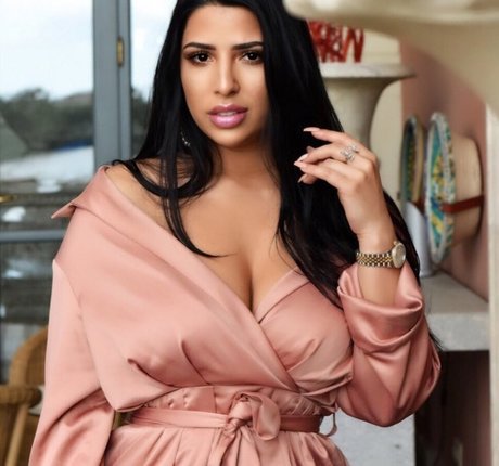 Mizz Ellaa ASMR porn actress images