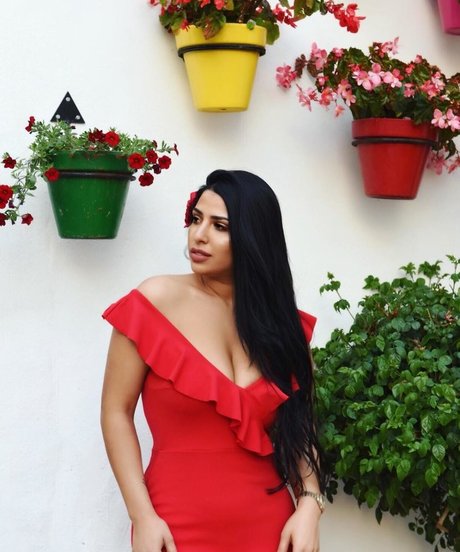 Mizz Ellaa ASMR star nude galleries