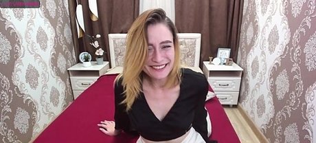 Augustine magnetic model exclusive pics