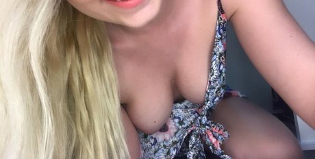 Doce Mel star porn pictures