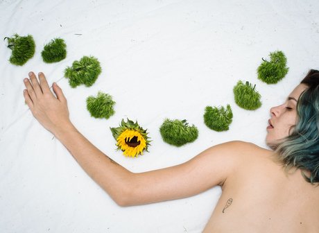 Carly Foulkes erotic model pictures