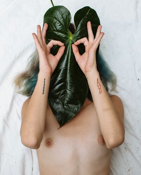 Carly Foulkes erotic model archive