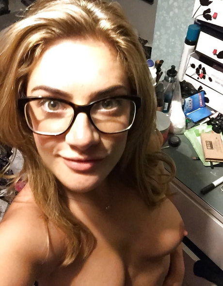 Isabel Hodgins star free image