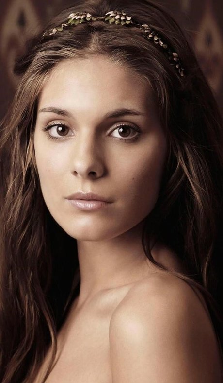 Caitlin Stasey erotic actress photos