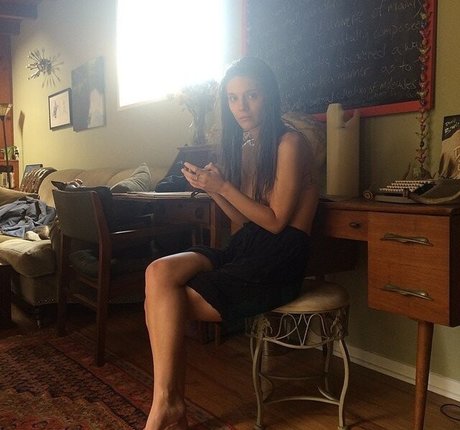 Caitlin Stasey sexy model photo