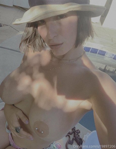 Antonella Shau free pornstar gallery