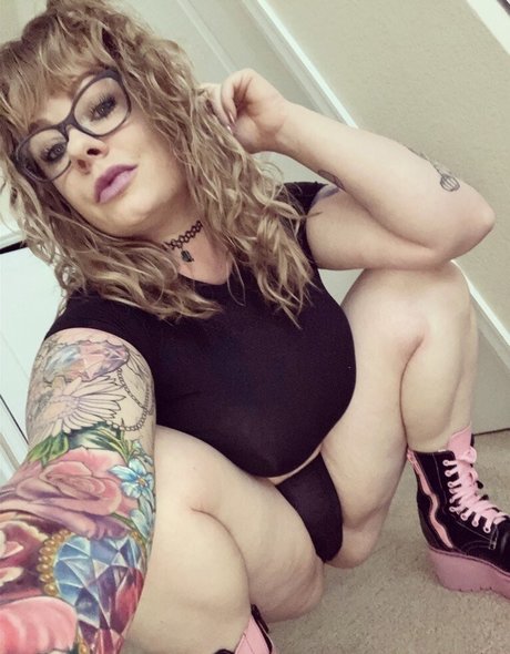 Miss lizzypink model nice photo