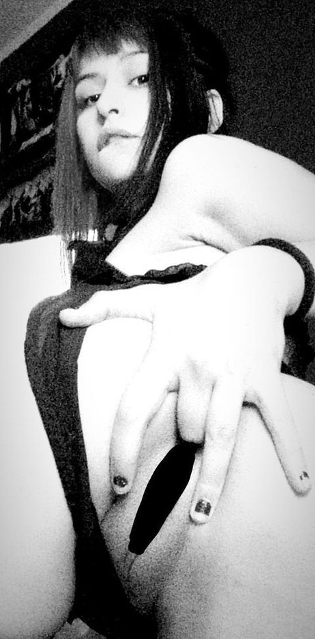 Sadlyxdust exclusive model picture