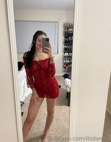 ItsdanniB model porn pics