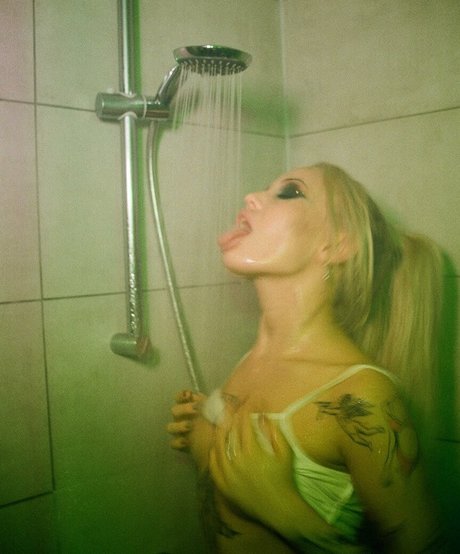 misscannabisss perfect model image