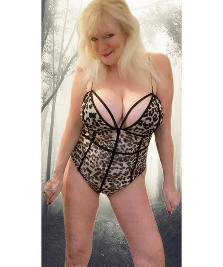 thick latina milf onlyfans pretty pic