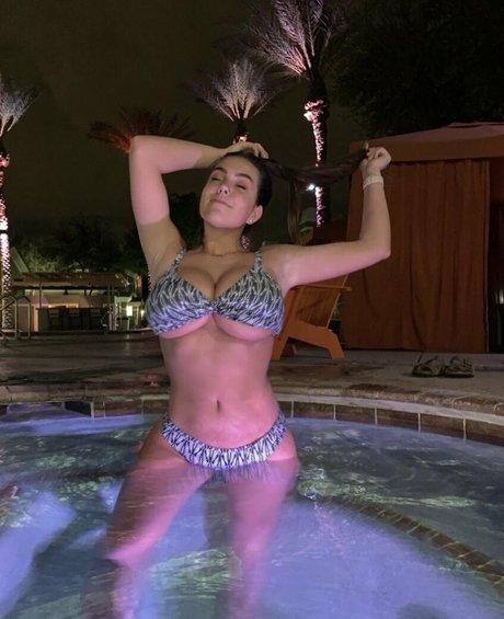 Maggie W star adult img