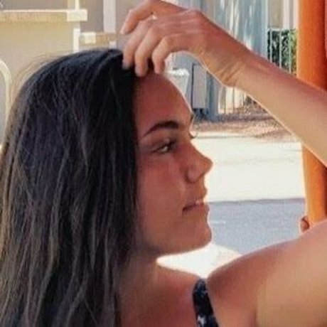 Maggie W hot star pic