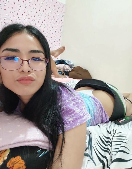 Moniica Hija model hot photo