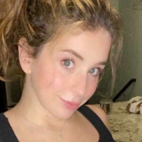 Ahlyssieeee pornstar beautiful img