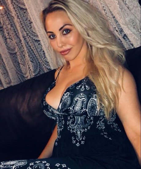 Evie Leana star pretty gallery