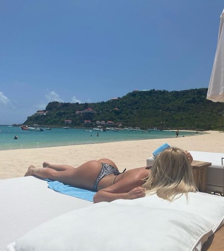 Leakrrs model sex archive