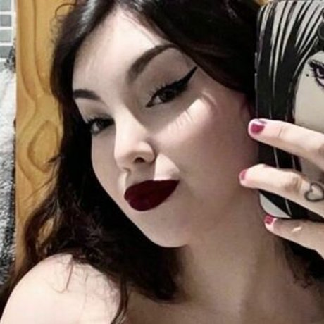 Draculonaa model perfect gallery