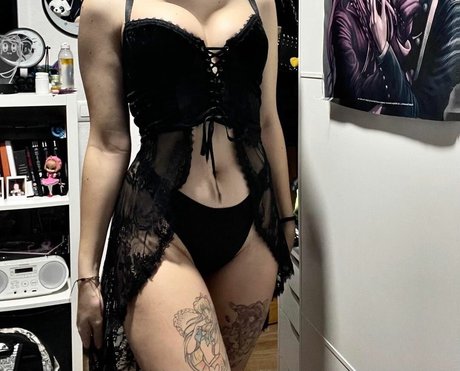 Draculonaa adult model gallery