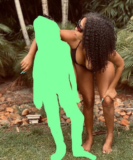 Vitoria Oliveira model adult galleries