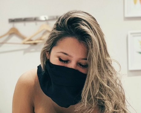 Zara Zahir beautiful star img