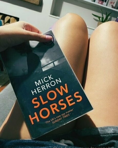 Zara Zahir pretty model archive