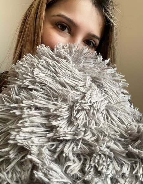 Zara Zahir star nude gallery