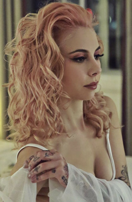 Lil Debbie sexy pornstar galleries