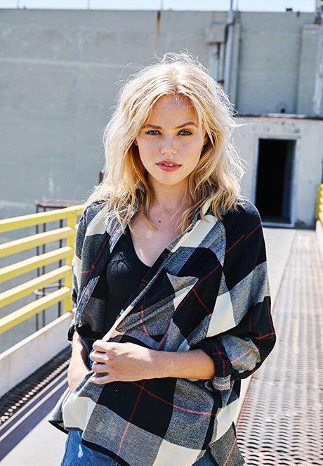 Annalisa Cochrane sexy pornstar img