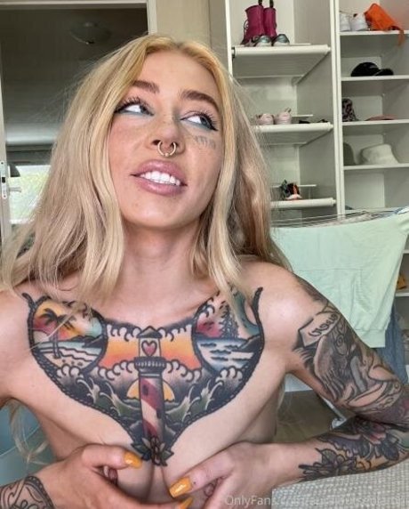 Aurajoutsenlampi pornstar naked img