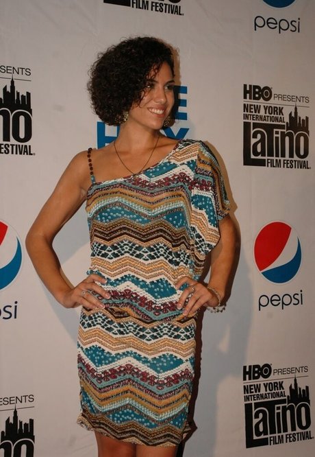 Andrea Sixtos perfect star pictures